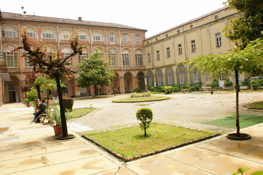 cortile casa di riposo di casale